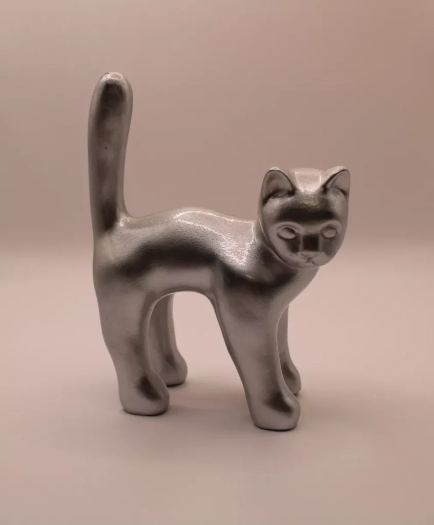 Beeld kleine kat zilver