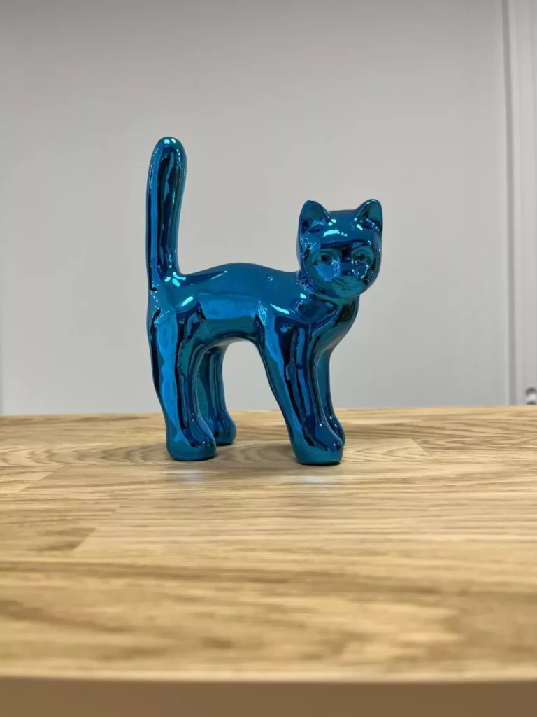 Beeld kleine kat keramiek blauw